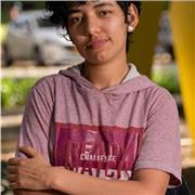 Licenciada en artes plásticas imparte clases o talleres de pintura creativa, dibujo y fotografía